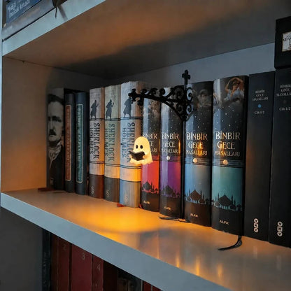🔥 2026 Hot Sale | Ghost Bookshelf Lantern for Cozy Reading Corners 👻📚